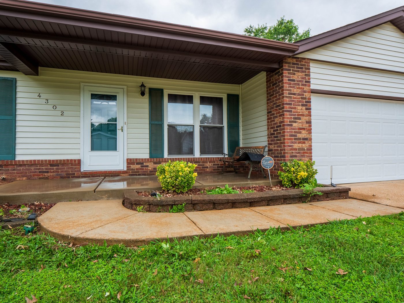 Concrete entryway and porch after professional cleaning, South County St. Louis
